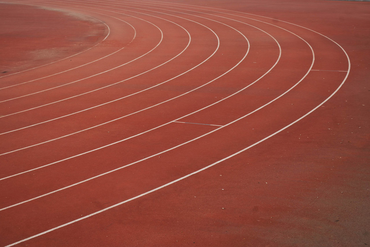 我们为什么难以“好好跑步”？优绩主义、完美主义、性别滤镜与体测噩梦